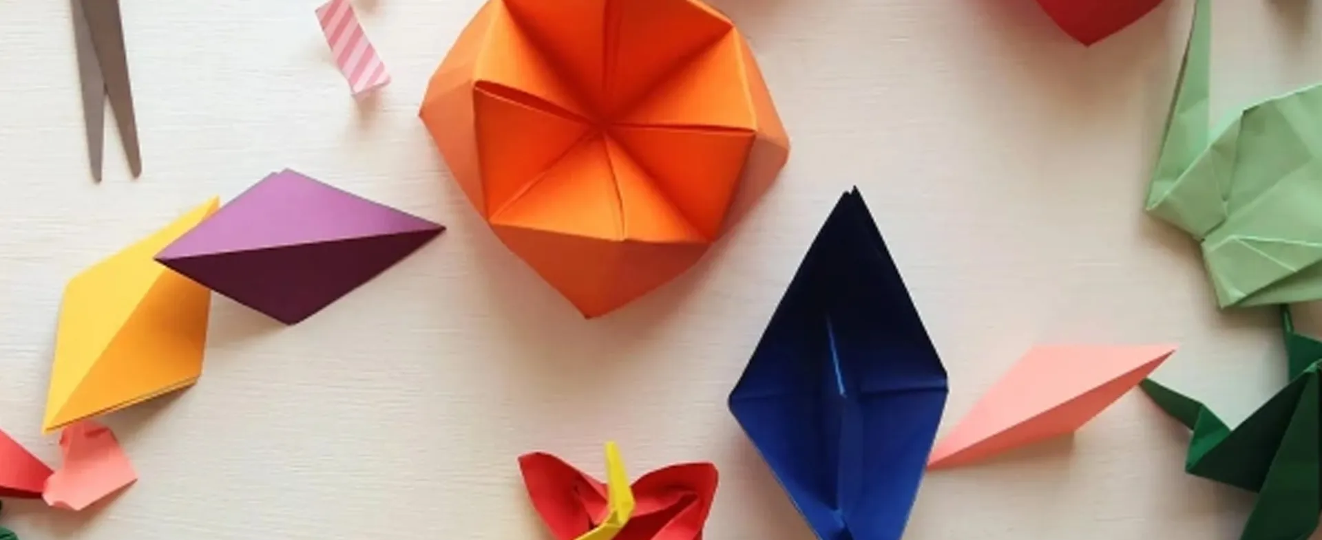 Ofis ve kırtasiye mükemmelliği için altın kağıt çözümleri